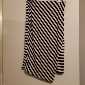 Striped faux wrap skit